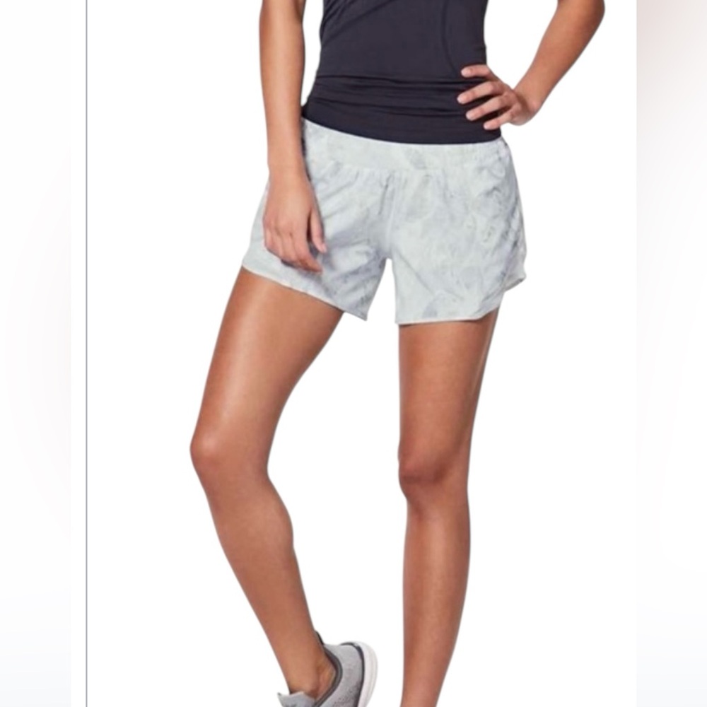 Lululemon Hottie Hot ll Women's Gray Patterned Shorts Size 4 Tall